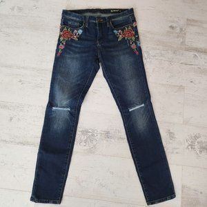 BLANK NYC Skinny Embroidered MidRise Distres Jeans  (D11)